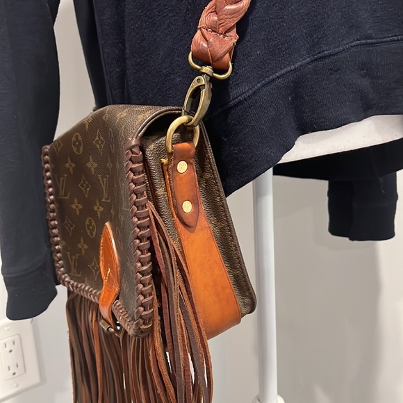 Louis Vuitton Brown and Tan Crossbody Bag - Picture 4 of 16